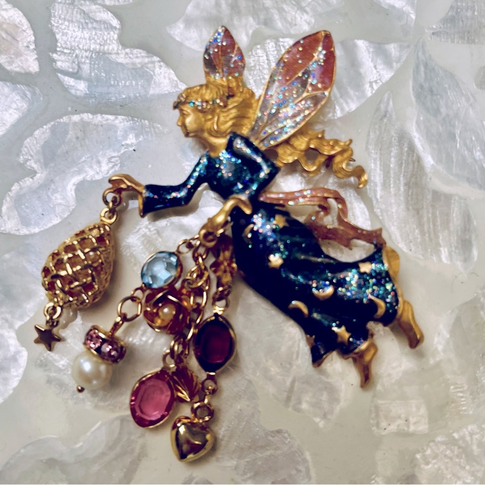Kirk’s Folly “Twinkle the Tooth Fairy” vintage pin❣️